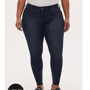 Torrid Bombshell skinny jeans -dark wash